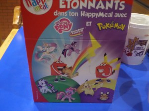 Partageant le boîte avec Pokémon, My Little Pony !